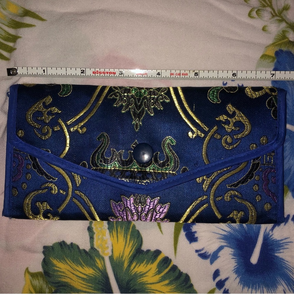 Wallet with lots of pockets